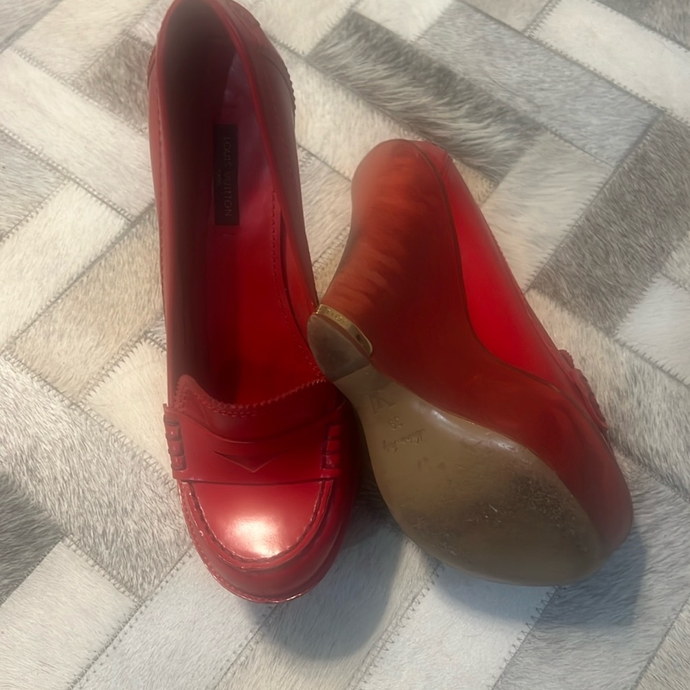 Louis Vuitton shoes sz39 runs small